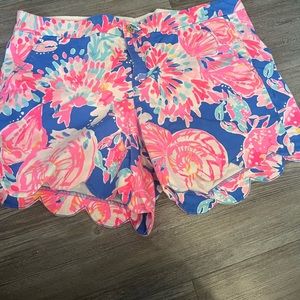 Lilly Pulitzer 5-inch buttercup stretch scalloped shorts